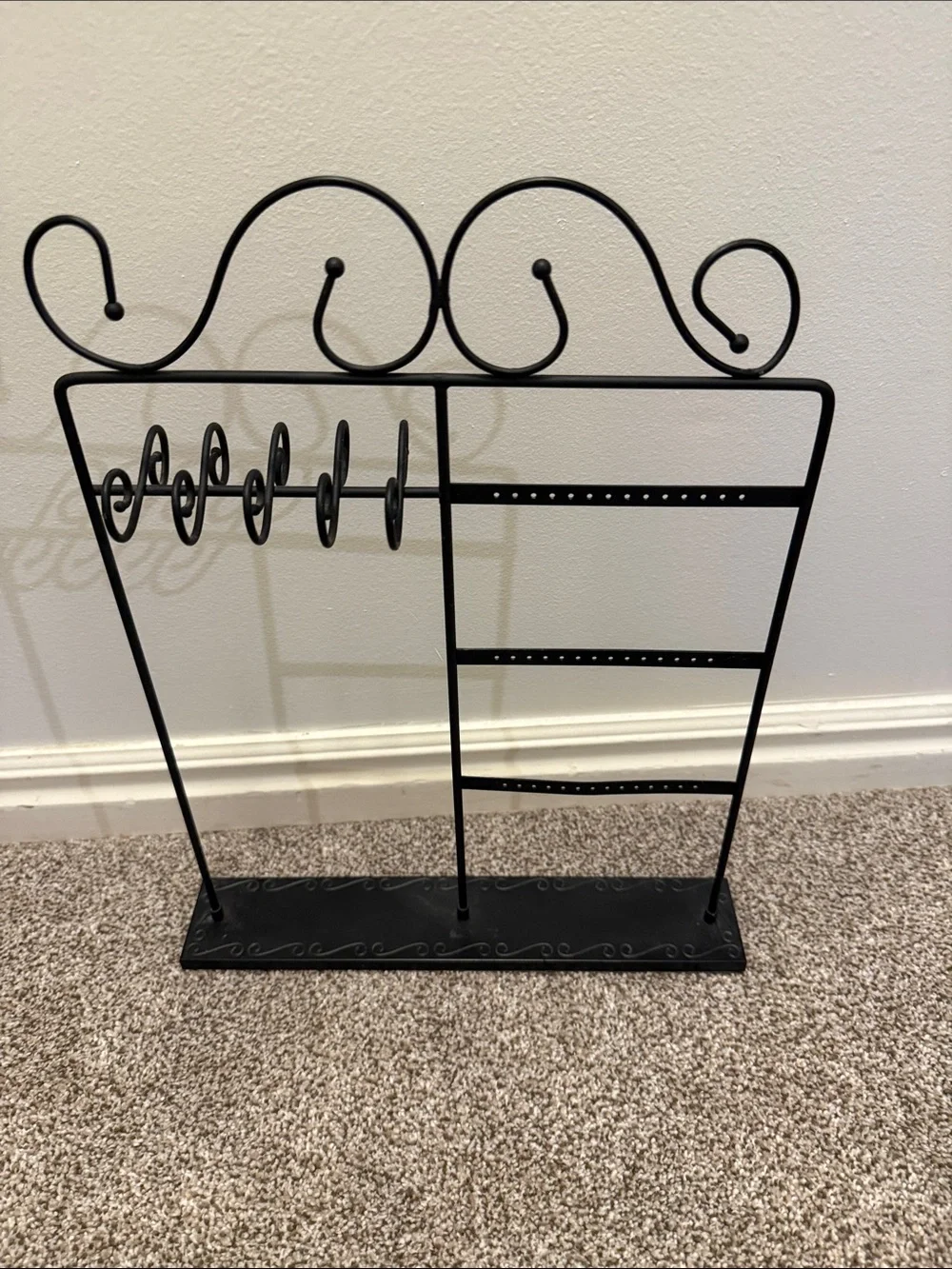 Black Metal Jewelry Organizer Stand